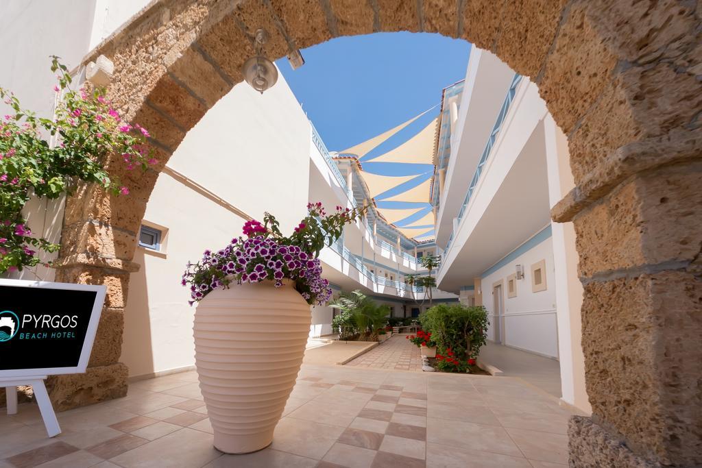 Hotel apartamentowy Pyrgos